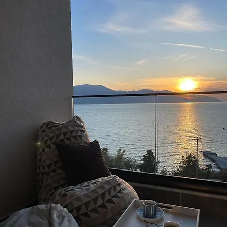 Ivi's Sea View فلورا