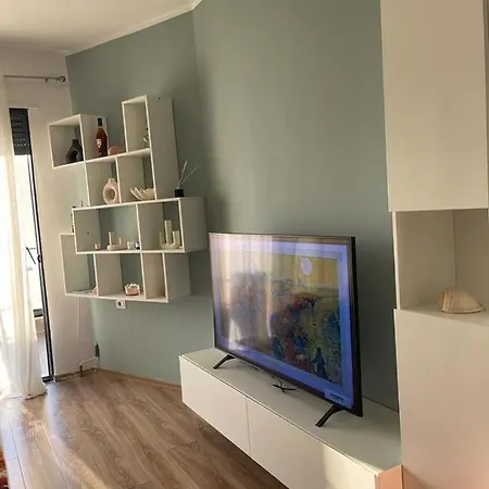 Ivi's Sea View Apartment Vlore
