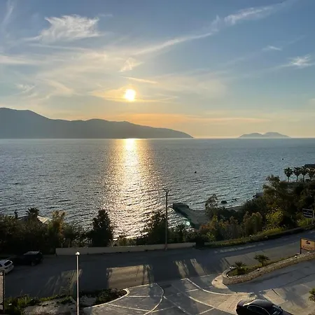 Ivi's Sea View Apartment